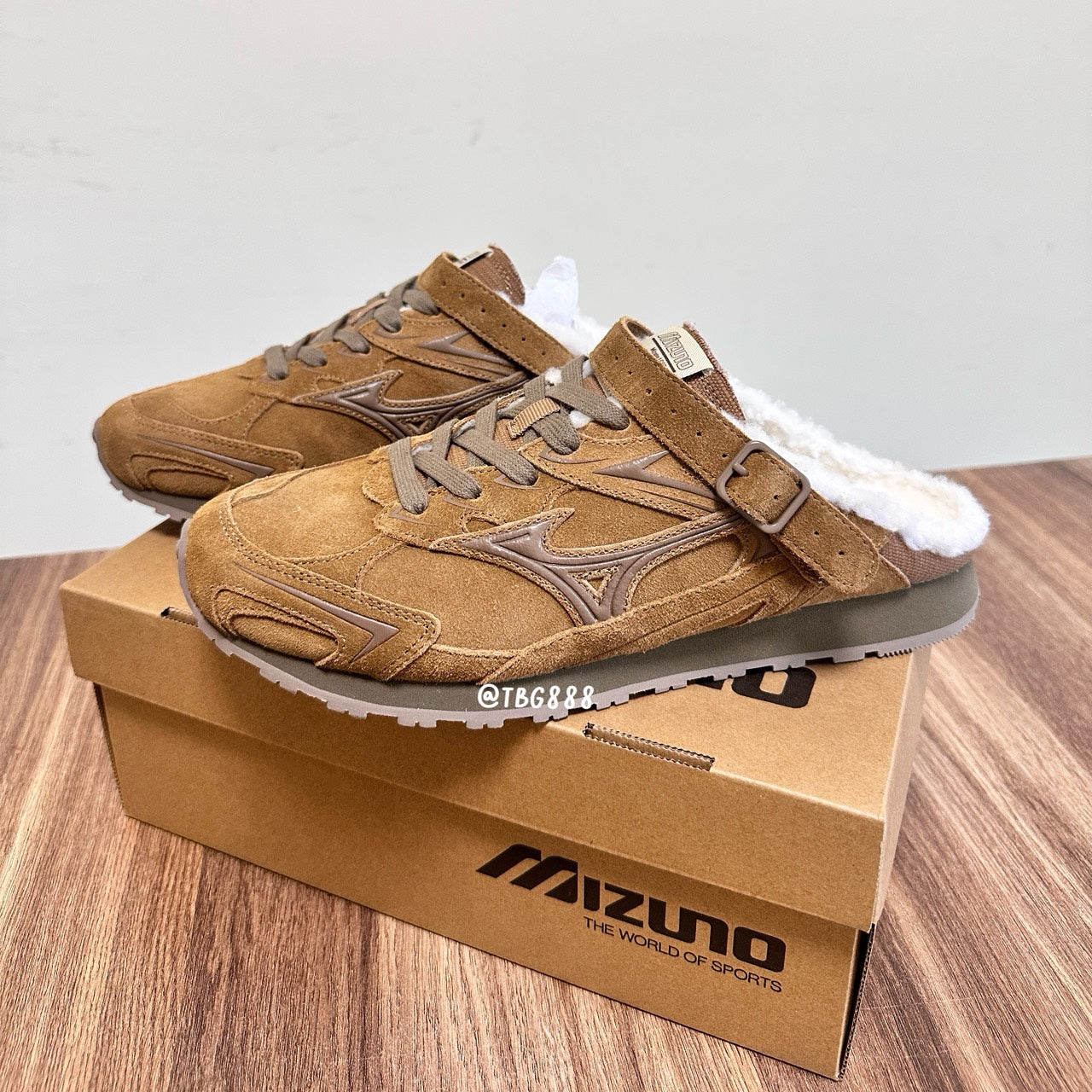 MIZUNO LG 60S SLIPPER 美津濃 毛毛 穆勒鞋 有後鉤喔～